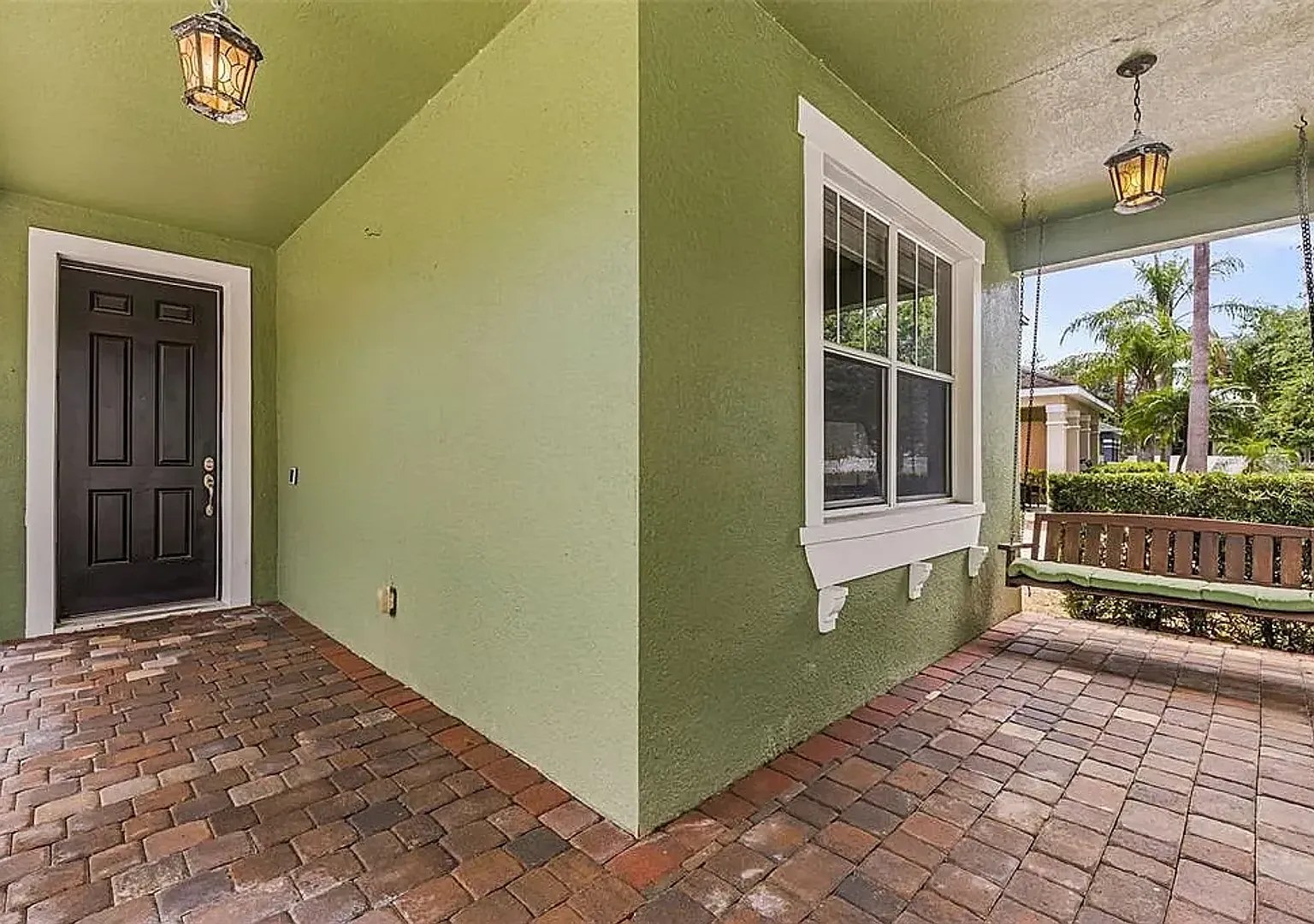 Windermere single family house with water view and no rear neighbors! Brand new vinyl floor, no c... — Photo 2