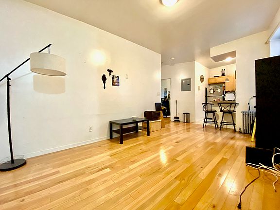 3rd image of 40 W 127th St APT 3
