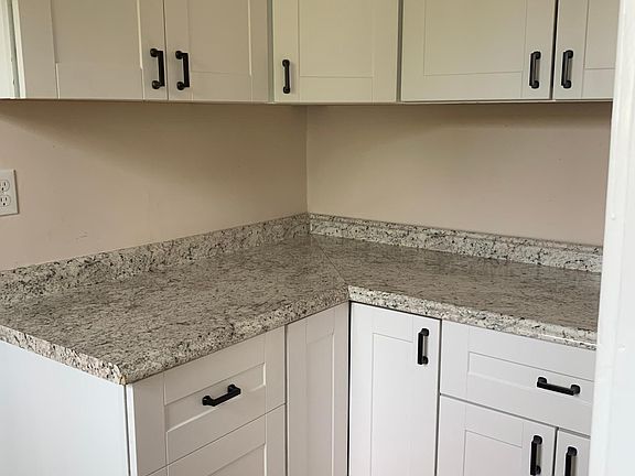 5th image of 847 Edgewood Ave #2