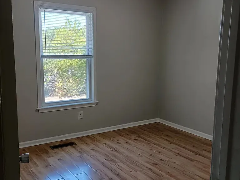 140 Doctor Cir #C — Photo 8