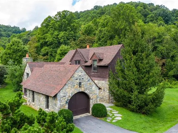 7 Apple Blossom Rd, Canton, NC 28716