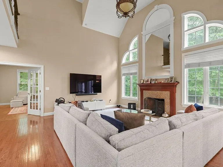 12 Ronald C Meyer Dr — Photo 4