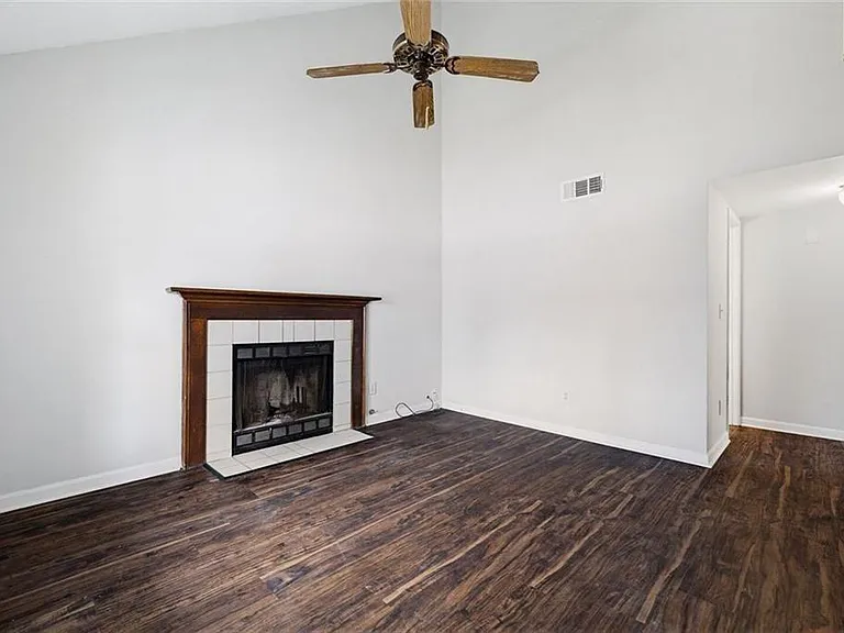1055 Autumn Crest Ct — Photo 5