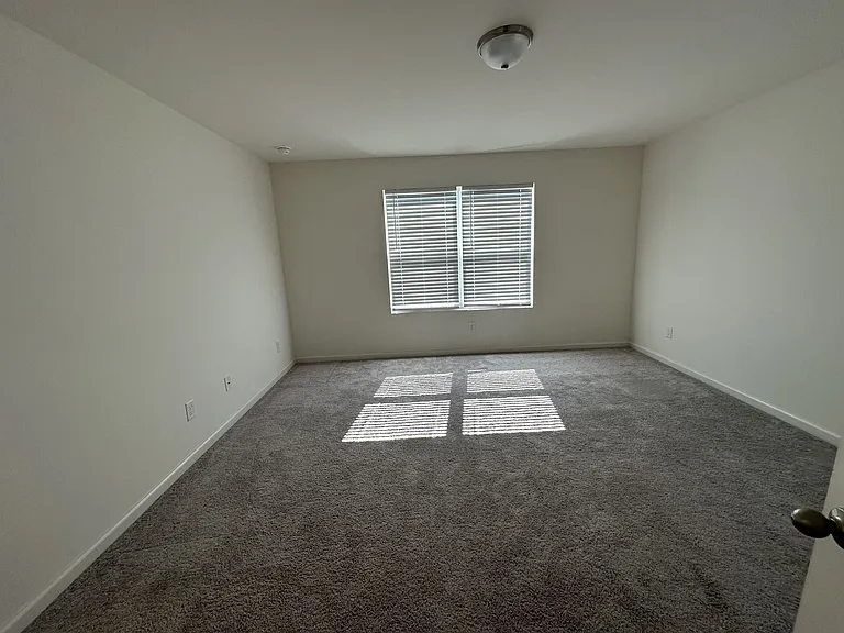 100 Swindon Dr — Photo 16
