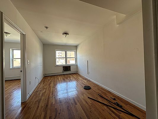 2nd image of 2169 Hone Ave APT 4A
