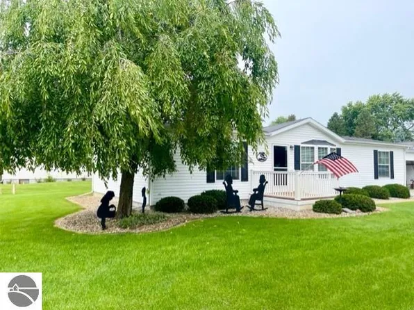 7691 Pinecrest Ln, Saint Louis, MI 48880