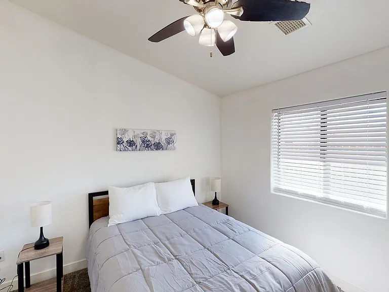561 N 10th Pl — Photo 13