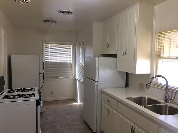 2nd image of 3137 E Weldon Ave