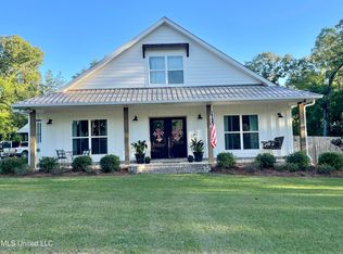 7712 E Creek Rd, Lucedale, MS 39452