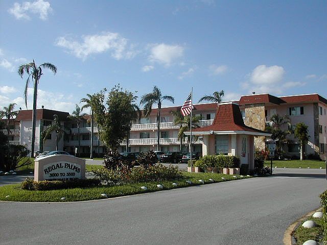 Regal Palms Entrance