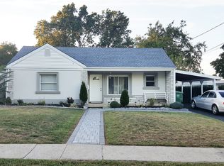 41 Walnut St, Edison, NJ 08817