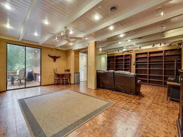 800 Leonard St — Photo 11