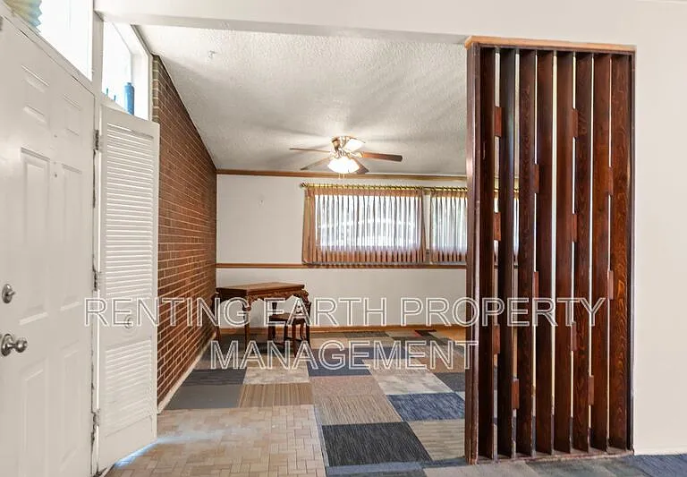 6452 Evergreen Blvd — Photo 32