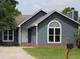 520 Hollyberry Ln, Fayetteville, NC 28314