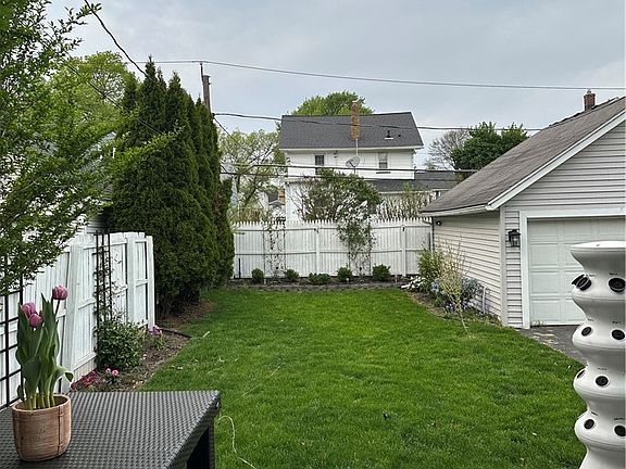 4th image of 350 Farmington Rd