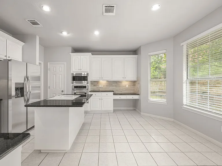 1604 Lakeway Blvd — Photo 9