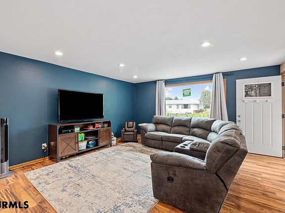 4th image of 1805 Bluff View Dr