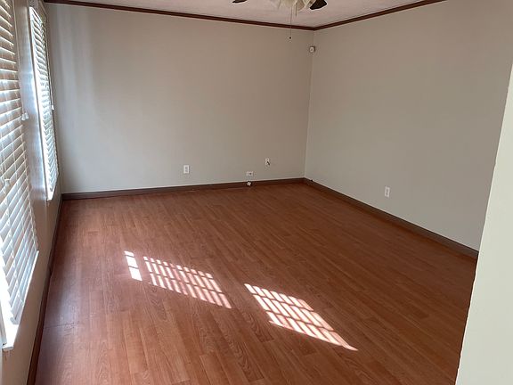 2nd image of 3211 Asbury Ln