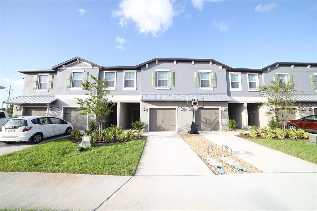 3 bed, 2.5 bath, 1668 sqft, $2,200 — Photo 2