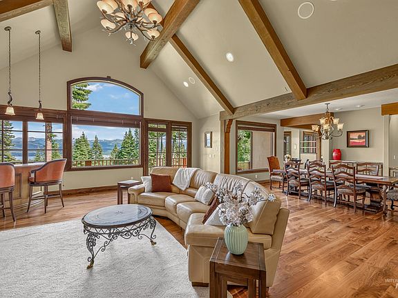 4th image of 1426 Club Hill Blvd