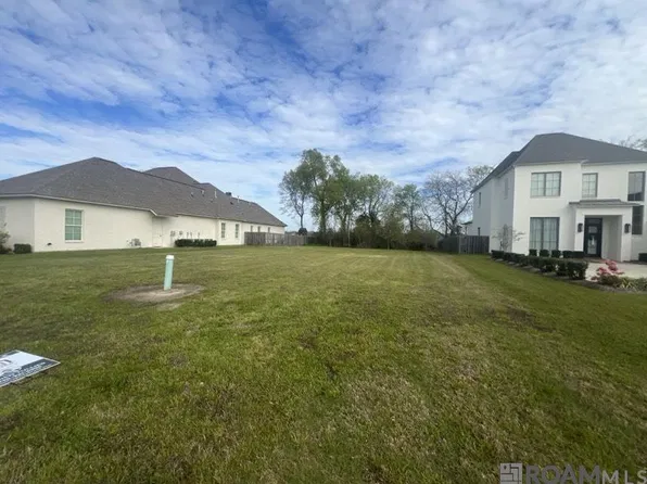 2066 Tiger Crossing Dr, Baton Rouge, LA 70810