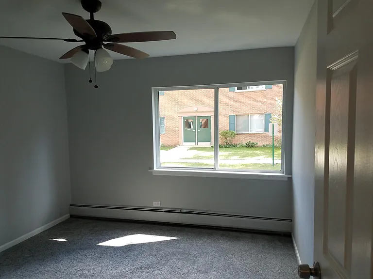 2403 S Goebbert Rd #F101 — Photo 4