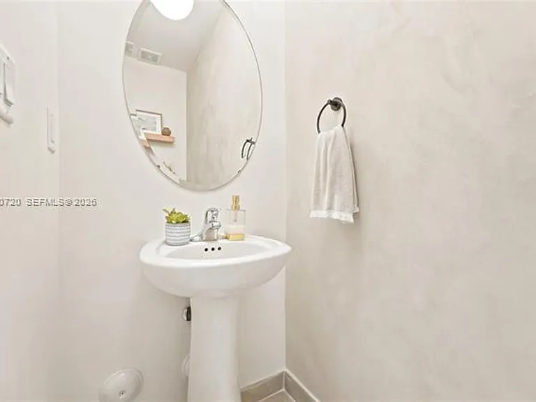 25540 SW 108th Ave — Photo 2