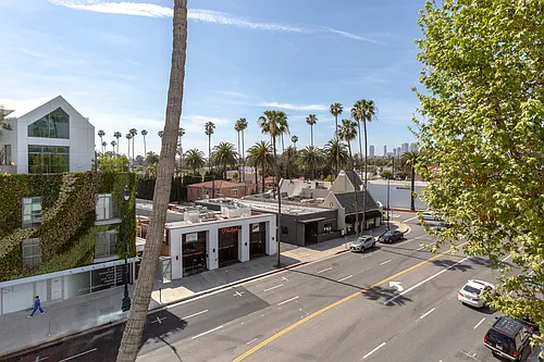 Blu Beverly Hills Photo 1