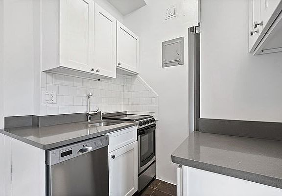 4th image of 208 W 23rd St APT 315