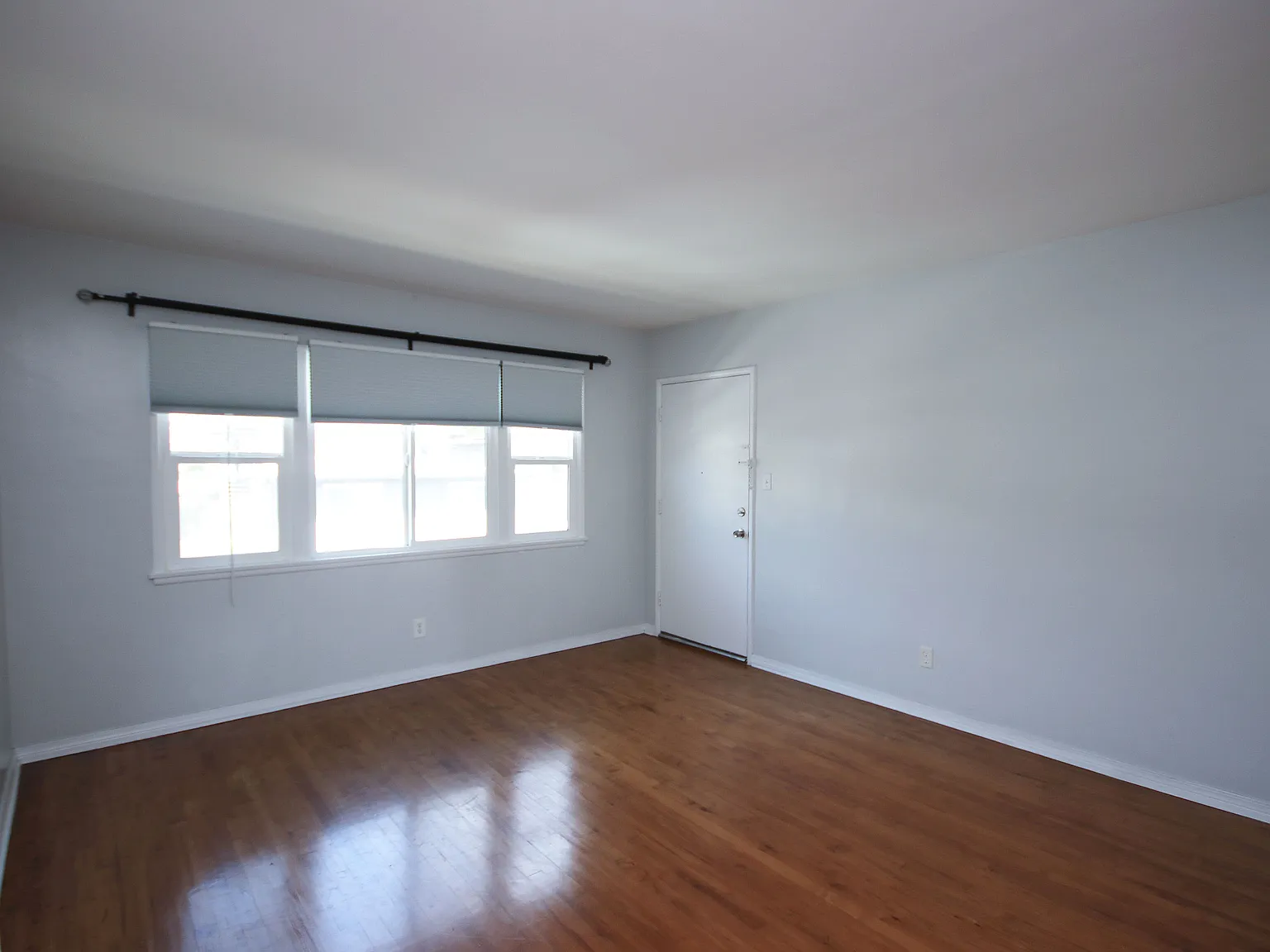 2 bed, 700 sqft, $2,450 — Photo 2