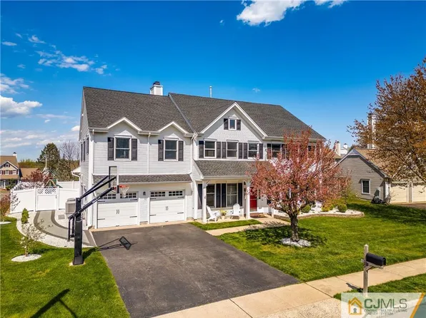 9 Lafayette Dr, Kendall Park, NJ 08824