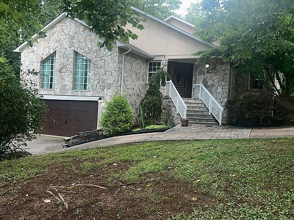 2nd image of 101 Cory Ln