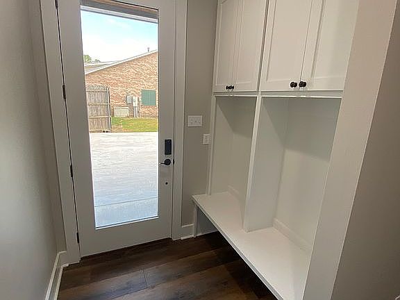 Side entrance/Mud room
