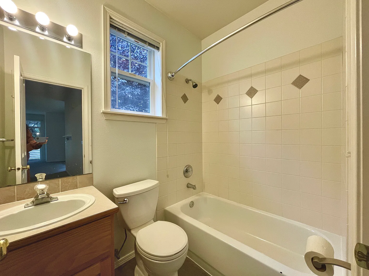 3 bed, 1557 sqft, $3,200 — Photo 4