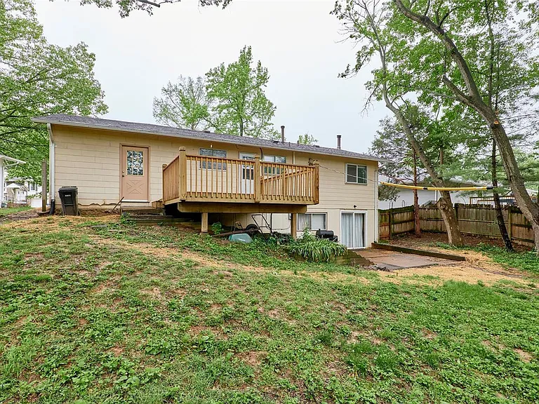 389 Messina Dr — Photo 19