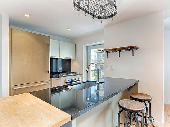 3rd image of 560 Carroll St APT 7C