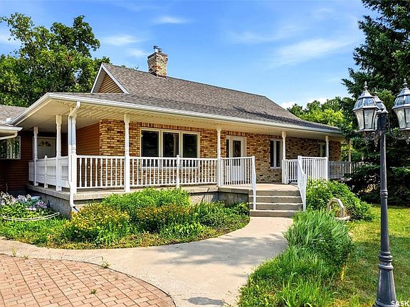 2nd image of 292 Regina AVENUE