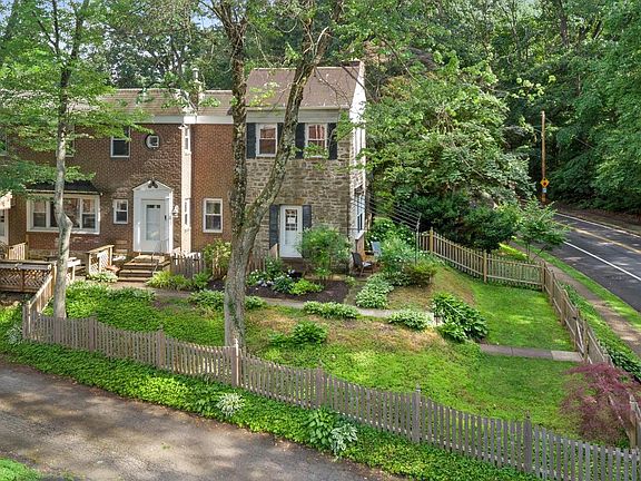 2nd image of 724 S Mount Pleasant Rd