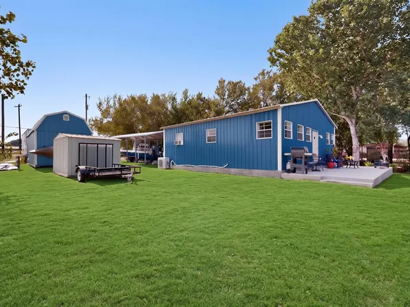 224 Old Coach Ln, Elgin, TX 78621