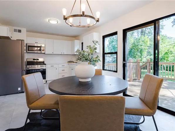 6617 W 72nd St, Overland Park, KS 66204