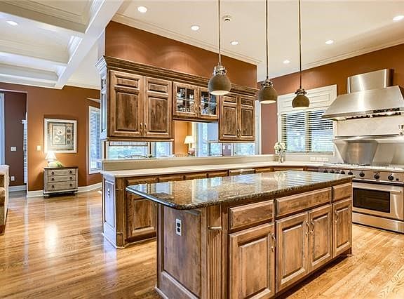 5th image of 6901 W 180th St
