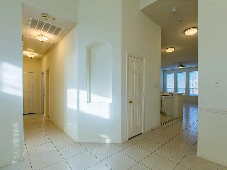 8216 Spring Valley Ln — Photo 10