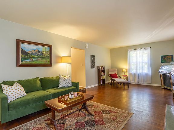 3rd image of 3441 Woodland Dr