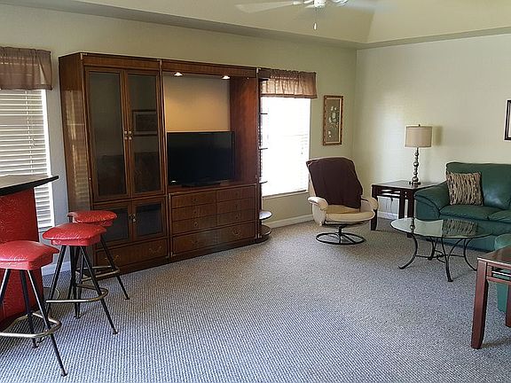 4th image of 2462 Redstone Ave