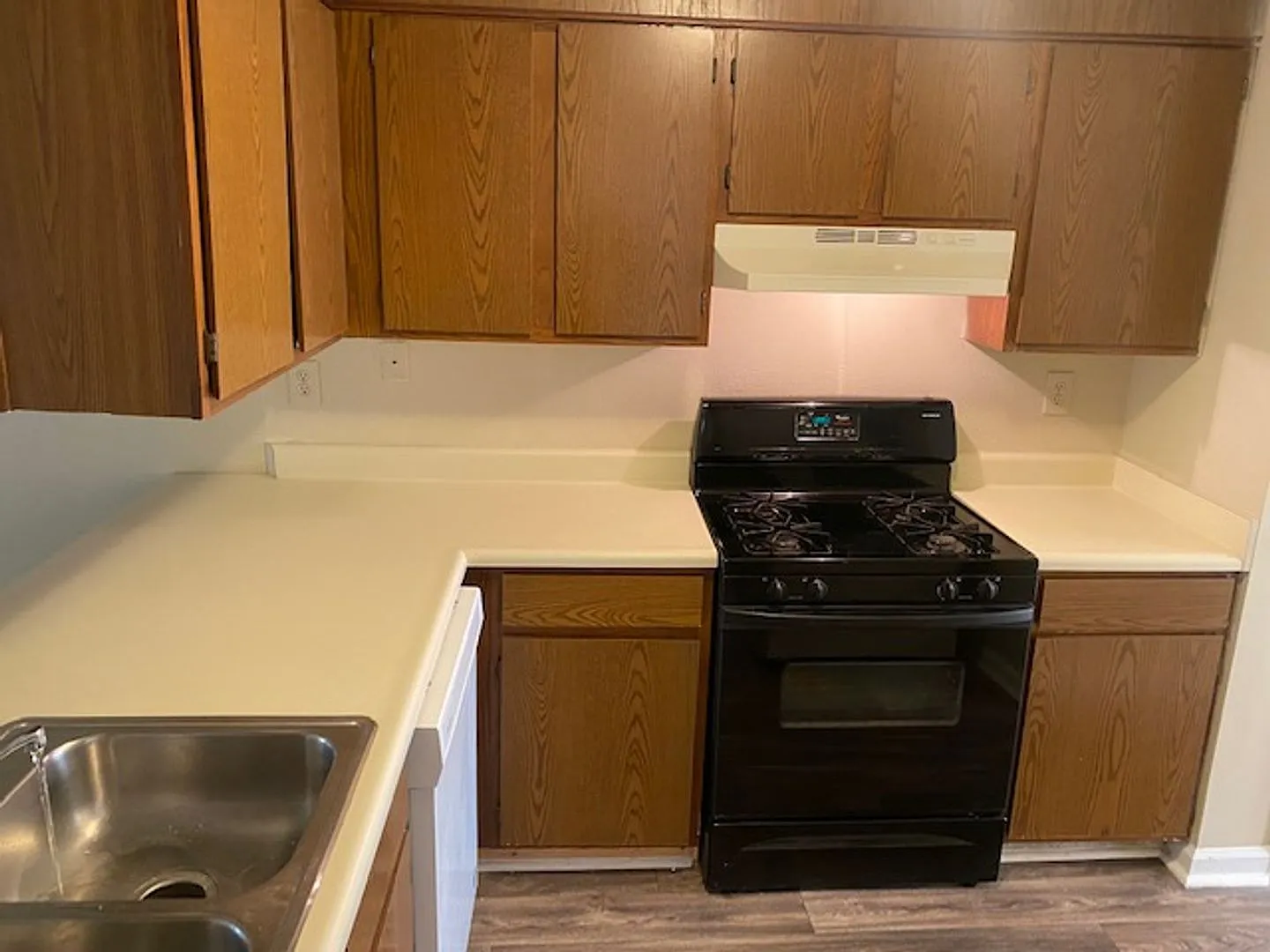 1215 Oakplace Drive — Photo 2