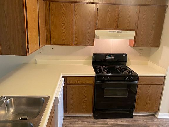 2nd image of 1215 Oakplace Dr #D