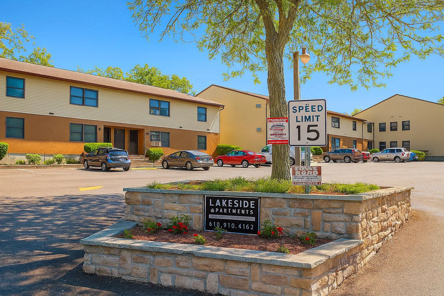 Lakeside Apartments — Photo 3