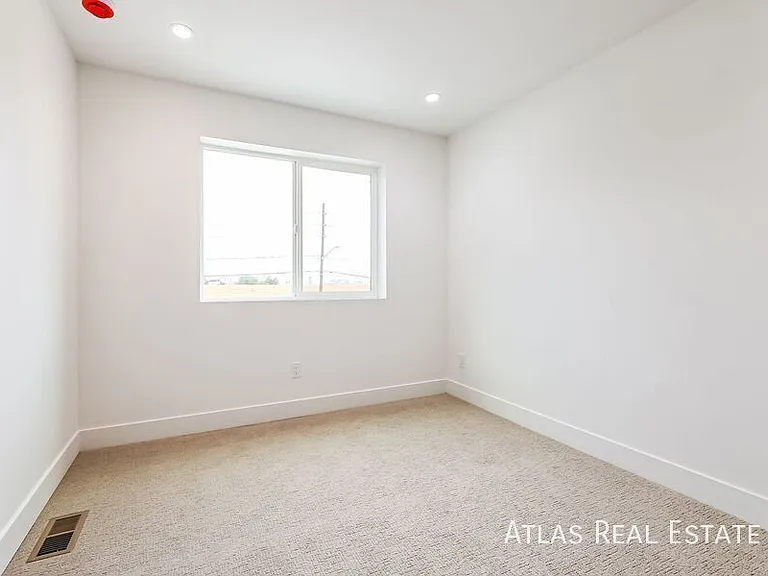 2742 W 2nd Ave — Photo 12