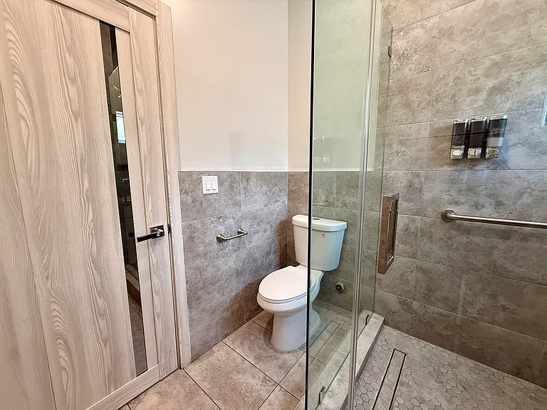 2428 N Lincoln St #101 — Photo 14