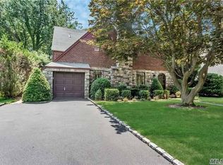 38 Claydon Rd, Garden City, NY 11530